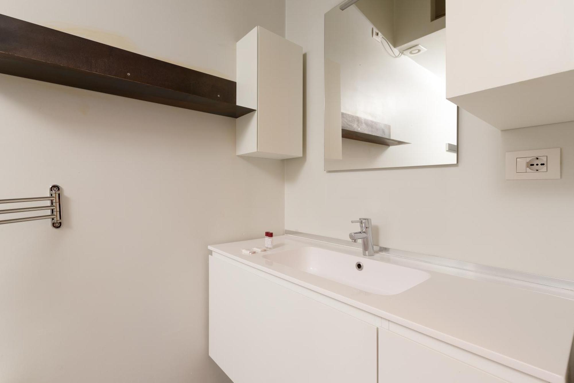 Modern 280m From Arco Della Pace! Milaan